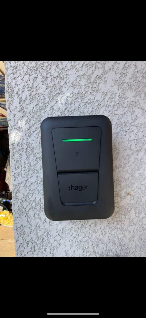 photo d'une solution électrique de borne de recharge pour particulier